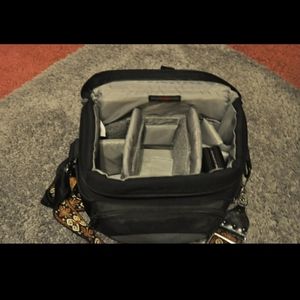 Nikon D70 DSLR camera with 2 lens & 2 batteries